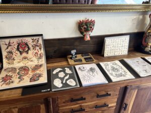 Flash Tattoo Barcelona en mesa